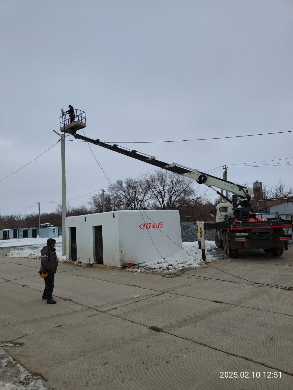 Даже в бетонном укрытии нужна связь в ВК сидеть | Сетка — социальная сеть от hh.ru