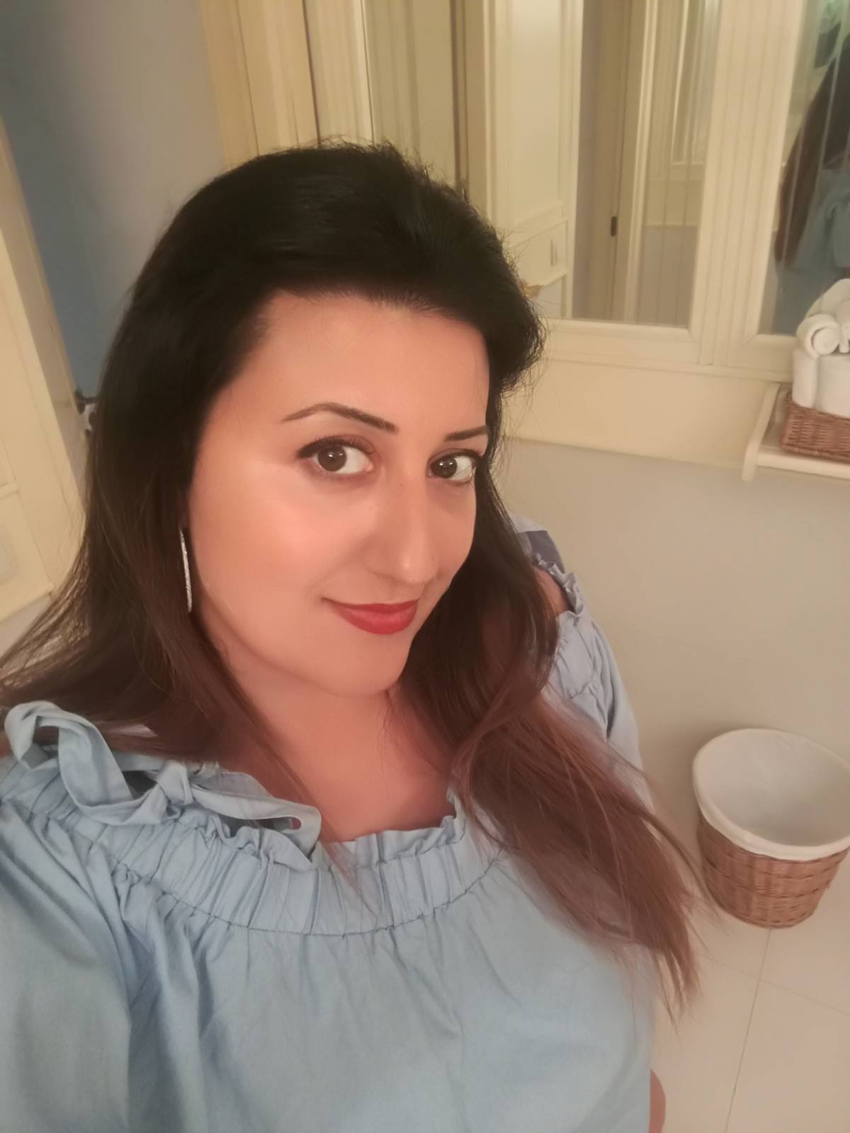 Lela Titali | Сетка — социальная сеть от hh.ru