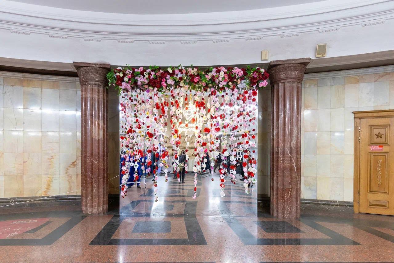 🌸 Как московское метро украшают к 8 марта
📲Подпишитесь на Вдвижении | Сетка — социальная сеть от hh.ru