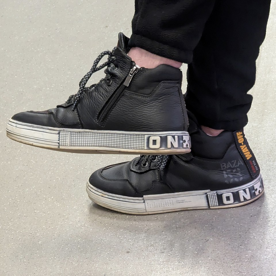 А кто слышал про Дом Обуви ТОФА?
А он таки есть и официальный сайт вот 👉 тут
Эти кеды на официальном сайте были вот 👉 тут
Однако, на маркет-плейсах всё в наличии
🪙Цена#1
🪙Цена#2
#обувь #март #2025г #н... | Сетка — социальная сеть от hh.ru