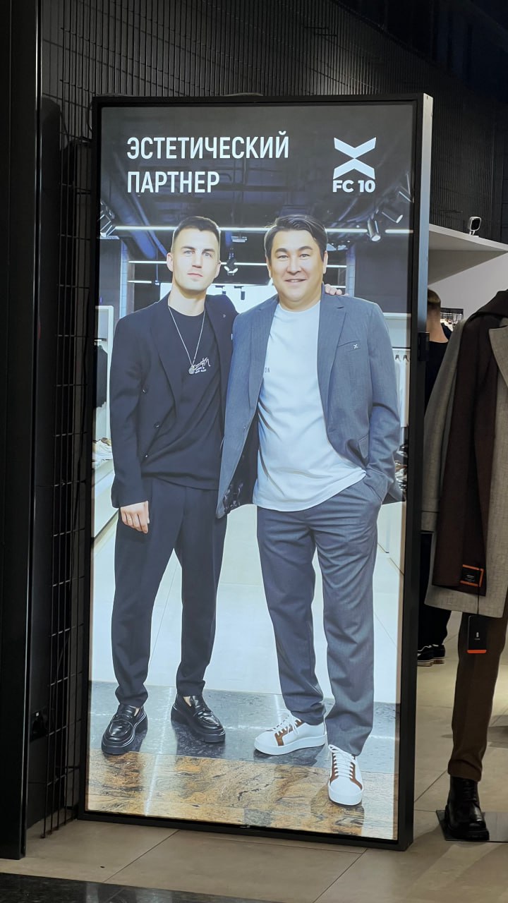 Эстетический партнер – что это вообще такое? 🤔
Гуляла тут по Афимолу и увидела баннер PIZHON с Азаматом Мусагалиевым | Сетка — социальная сеть от hh.ru