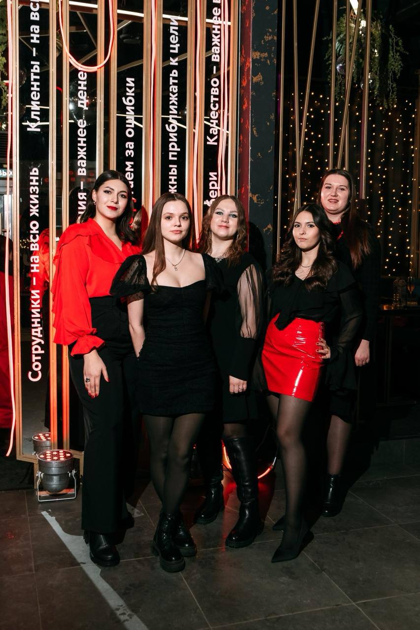 👩‍💻🚀 В ROCKET.red работают не просто профессионалы, а самые классные IT-girl!
Мы попробовали заглянуть в их мир и узнать, что их мотивирует и о чем они мечтают | Сетка — социальная сеть от hh.ru