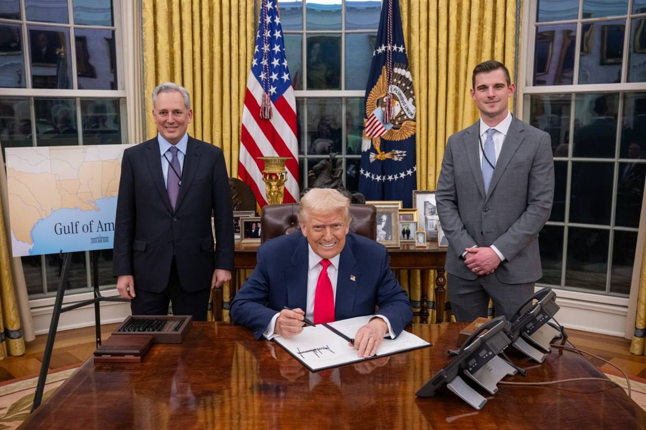 🇺🇸США объявили о создании резерва BTC: почему рынок упал?
Биткоин упал ниже $85k после подписания Трампом указа, поскольку рынок воспринял новость как отсутствие планов США на покупку BTC | Сетка — социальная сеть от hh.ru