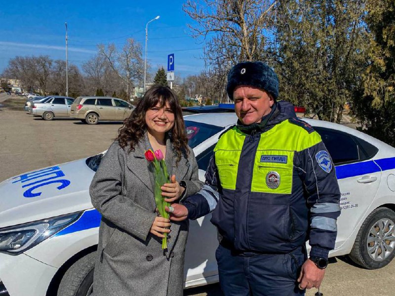 Традиционная акция «Цветы для автоледи» на автодорогах Ставрополья
Мероприятия проходит по всему краю | Сетка — социальная сеть от hh.ru