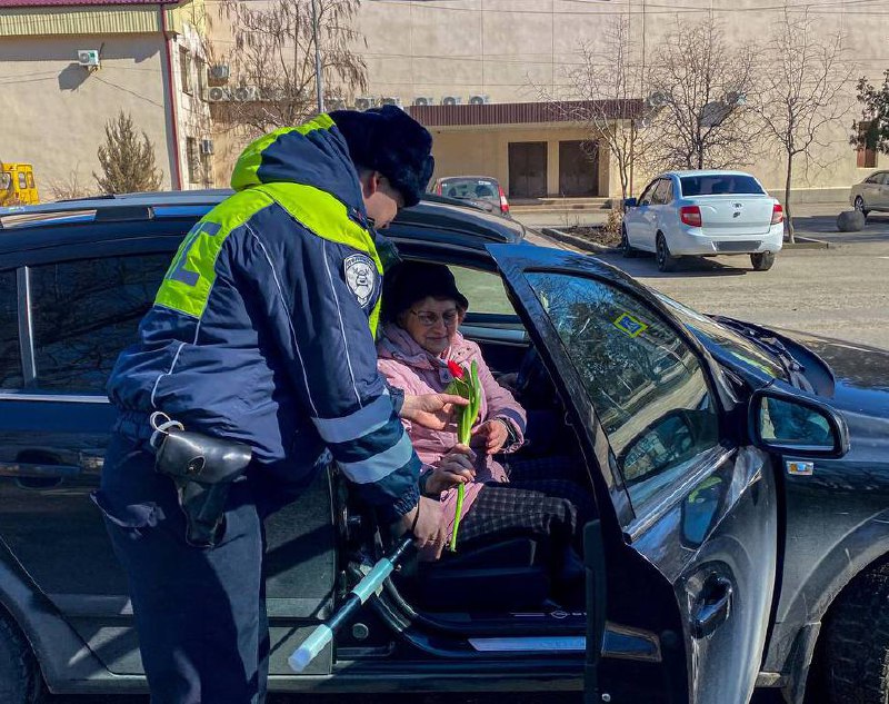 Традиционная акция «Цветы для автоледи» на автодорогах Ставрополья
Мероприятия проходит по всему краю | Сетка — социальная сеть от hh.ru