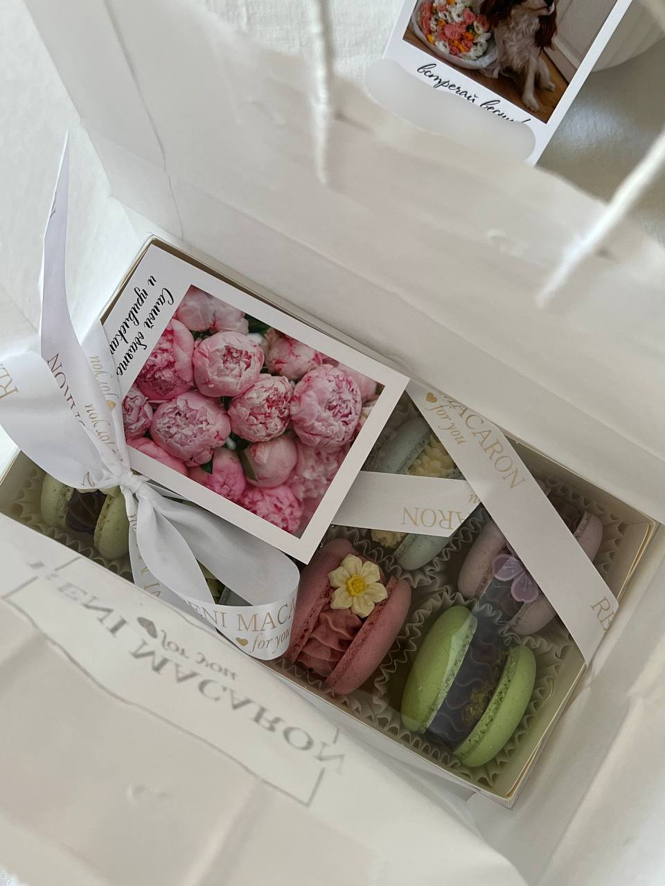 Сегодня занимаюсь кардио - бегаю встречать курьеров с подарками от меня и для меня 🐱
(Да-да, я после той истории с лифтом хожу пешком на 6й этаж)
Желаю всем, кто работает в сфере маркетинга отдохнуть ... | Сетка — социальная сеть от hh.ru