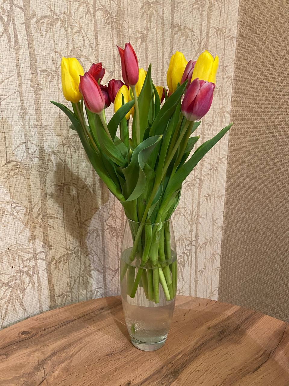 Тюльпанов вам в ленту 💐
Тут должна была быть красивая фотография с моими девочками и пост о том, как 8 марта я отделался малой кровью | Сетка — социальная сеть от hh.ru