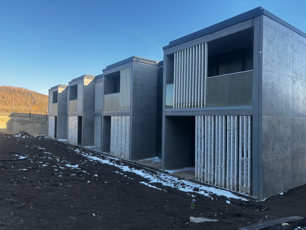 🏨 Сегодня посетил стройплощадку грандиозного проекта - 4-звёздочного отеля “Veselovka aktiv-hotel” в Темрюкском районе!
Масштаб впечатляет - 911 номеров, общая стоимость проекта 5,3 млрд рублей | Сетка — социальная сеть от hh.ru