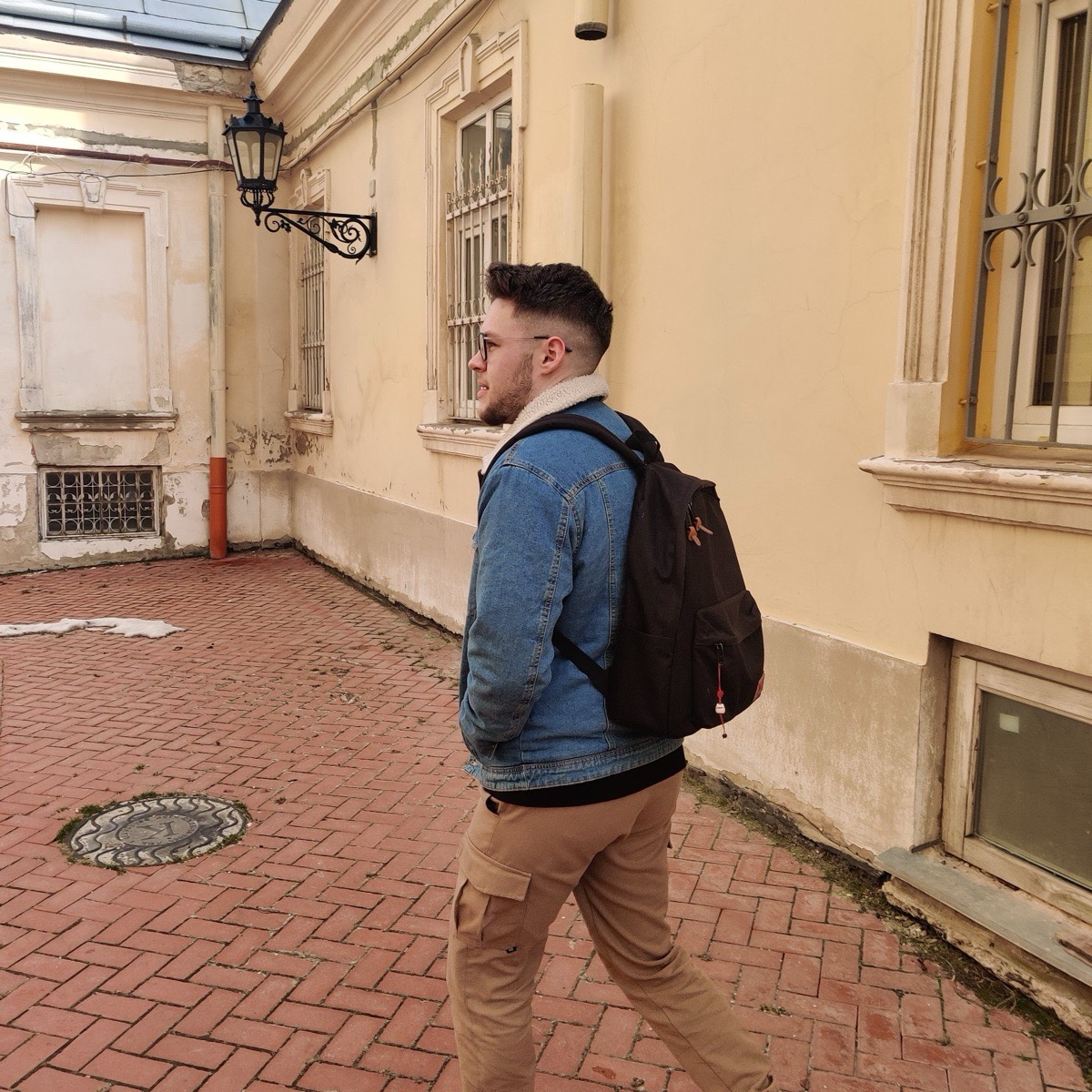 Артур Умбрасас | Сетка — социальная сеть от hh.ru