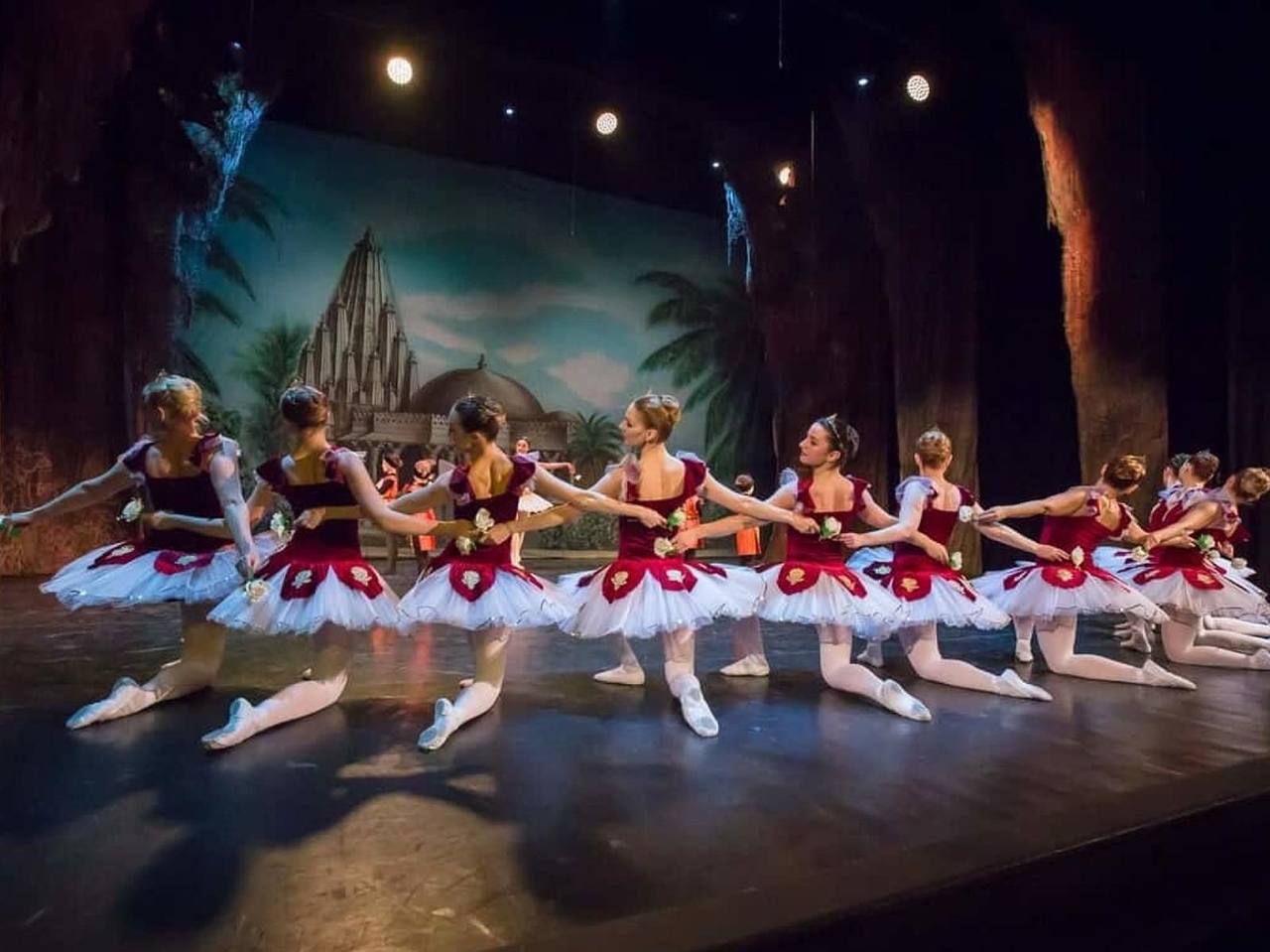 Концерт «Весенняя мелодия» 🎶
28 марта 18:00
Зрители увидят фрагменты из балетов «Спящая красавица», «Лебединое озеро» и «Щелкунчик» Петра Чайковского, «Кармен» Жоржа Бизе, номер «Рапсодия» на музыку С... | Сетка — социальная сеть от hh.ru