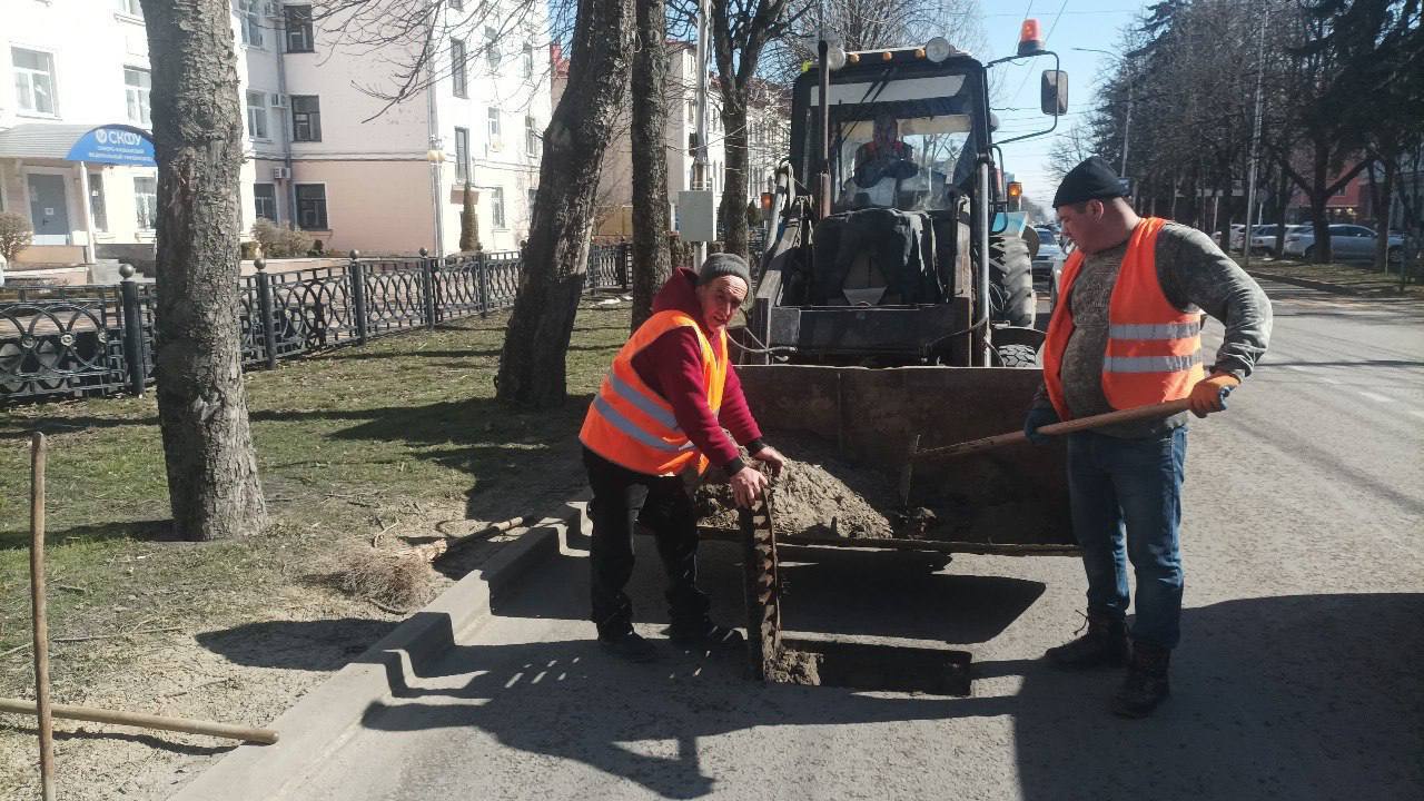 В Ставрополе начали уборку магистралей и ямочный ремонт
Коммунальные службы Ставрополя приступили к весенней уборке городских магистралей и ямочному ремонту дорог | Сетка — социальная сеть от hh.ru