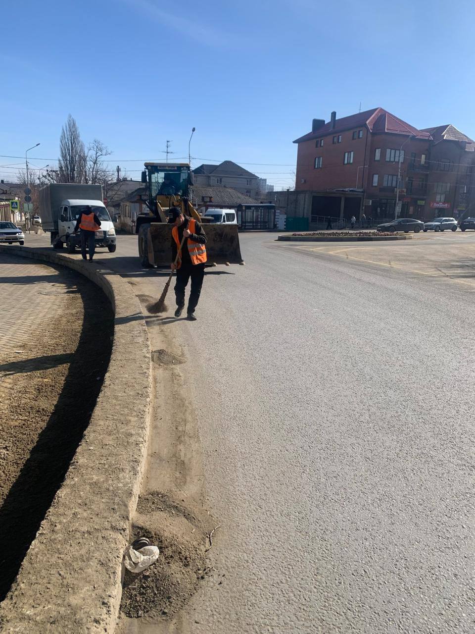 В Ставрополе начали уборку магистралей и ямочный ремонт
Коммунальные службы Ставрополя приступили к весенней уборке городских магистралей и ямочному ремонту дорог | Сетка — социальная сеть от hh.ru