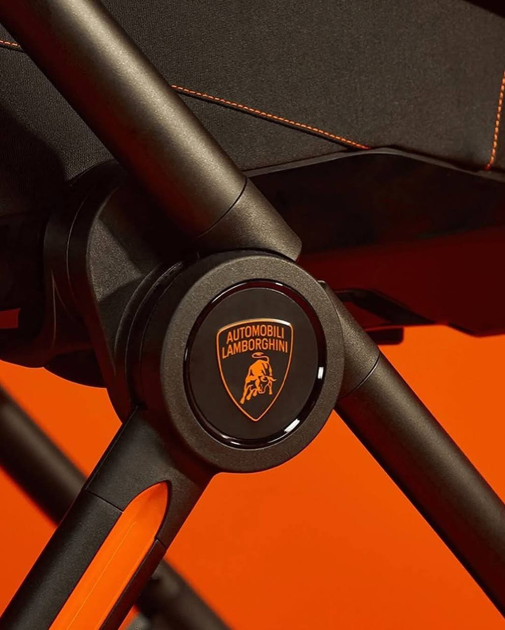 #Артем С детства на Ламбе.
Lamborghini выкатили супер коляску для малышей. Сделали это в коллабе с британским брендом Silver Cross.
Цена одной тачки коляски – $5 165 (почти 450к руб.) | Сетка — социальная сеть от hh.ru