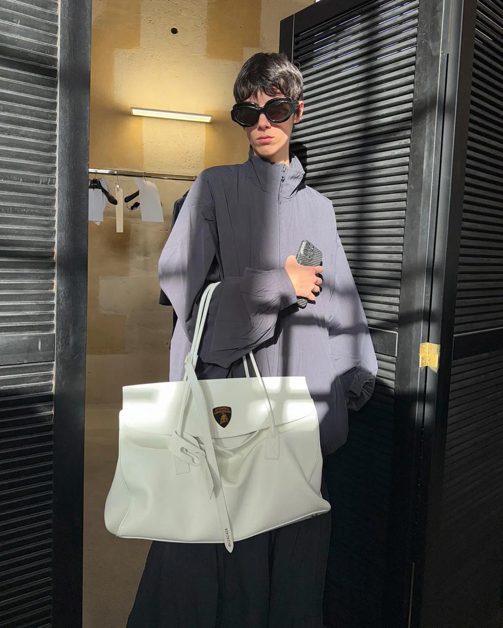 Подходящий лук для прогулок с коляской Lamborghini. Balenciaga тоже объединилась с этим производителем люксовых автомобилей | Сетка — социальная сеть от hh.ru