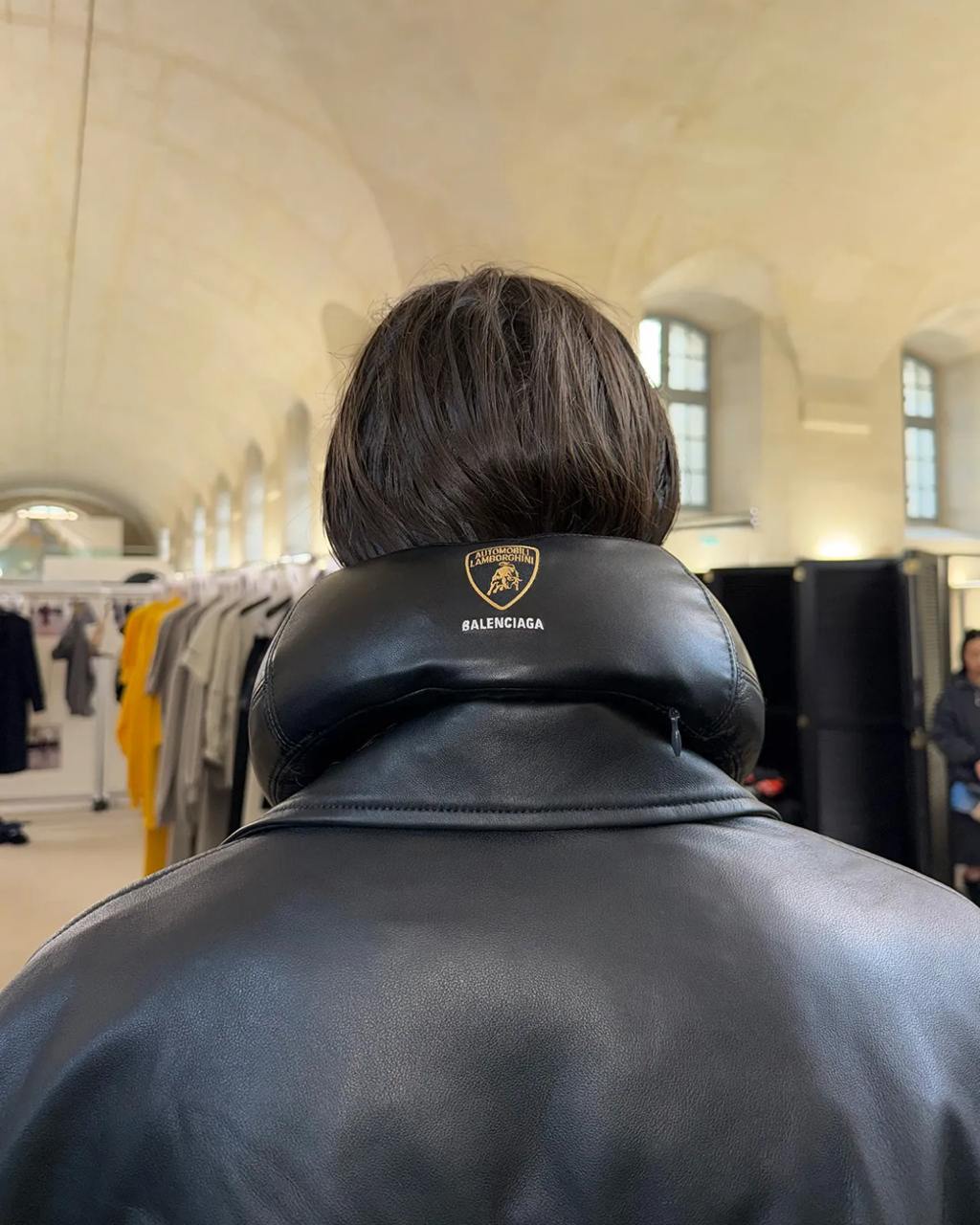Подходящий лук для прогулок с коляской Lamborghini. Balenciaga тоже объединилась с этим производителем люксовых автомобилей | Сетка — социальная сеть от hh.ru