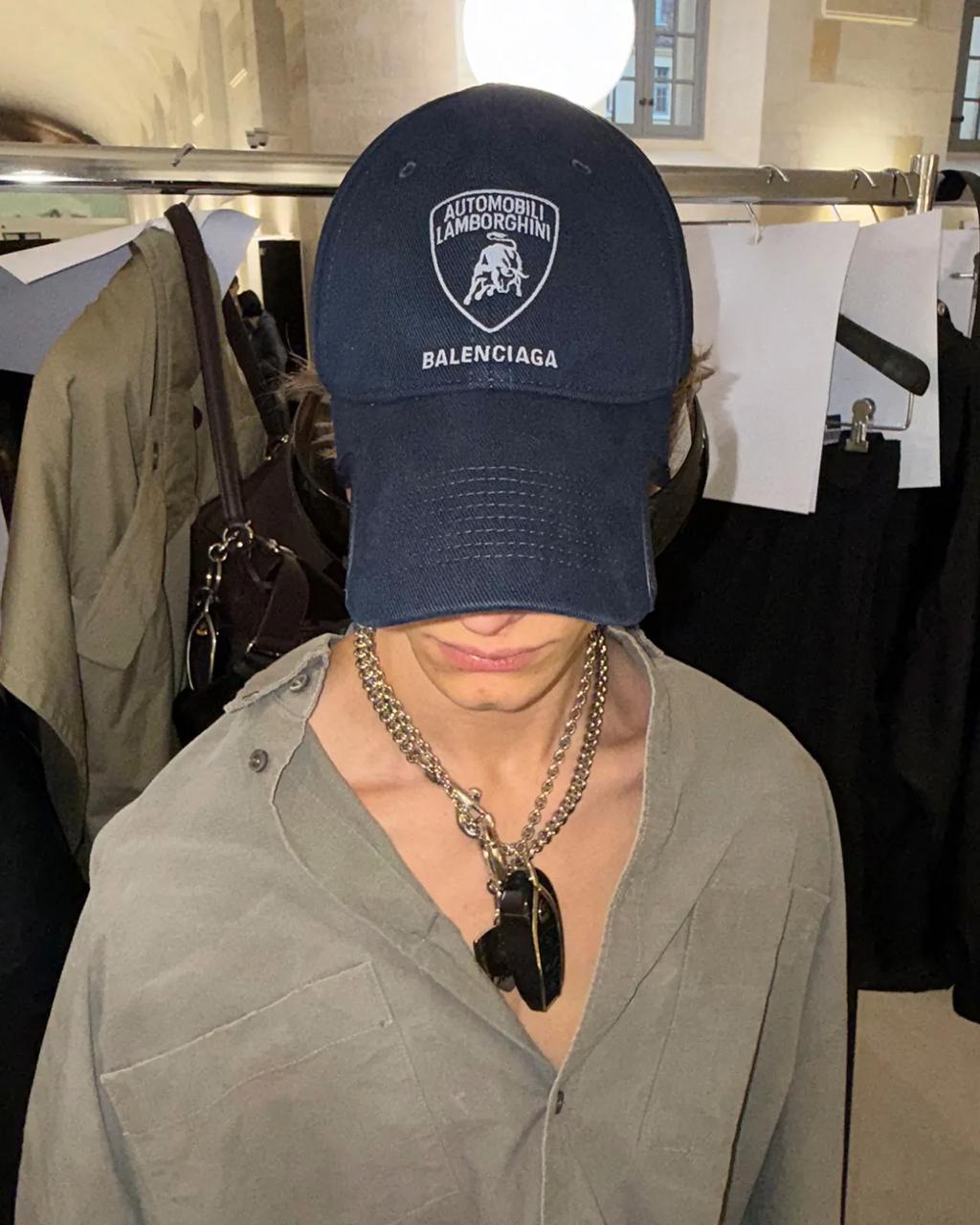 Подходящий лук для прогулок с коляской Lamborghini. Balenciaga тоже объединилась с этим производителем люксовых автомобилей | Сетка — социальная сеть от hh.ru