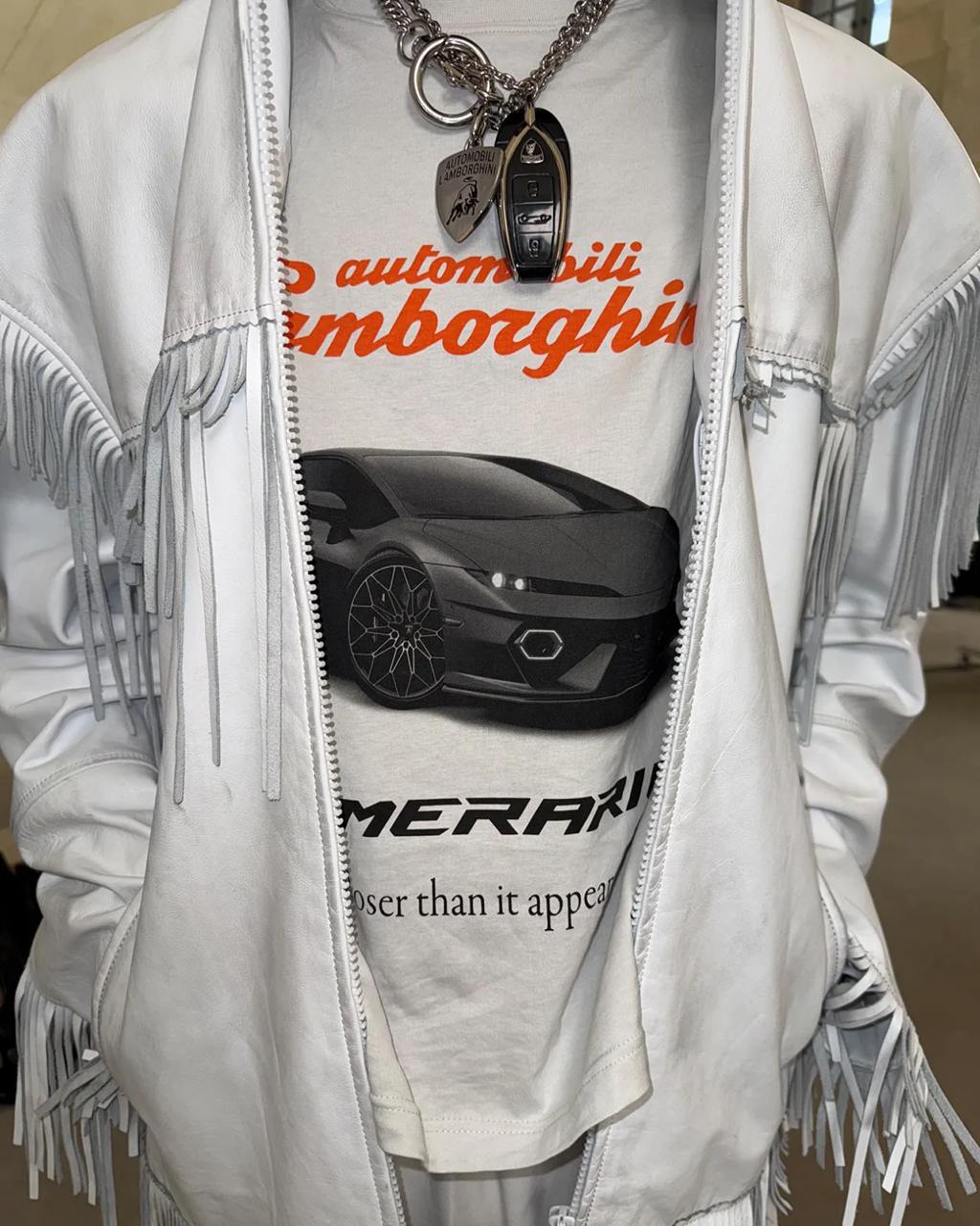 Подходящий лук для прогулок с коляской Lamborghini. Balenciaga тоже объединилась с этим производителем люксовых автомобилей | Сетка — социальная сеть от hh.ru
