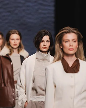 👗Московская неделя моды начнется уже завтра
13-18 марта с 13:00 до 21:30
В программе:
▪️показы российских и зарубежных дизайнеров
▪️открытые лекции экспертов
▪️маркет одежды, обуви и аксессуаров
▪️про... | Сетка — социальная сеть от hh.ru