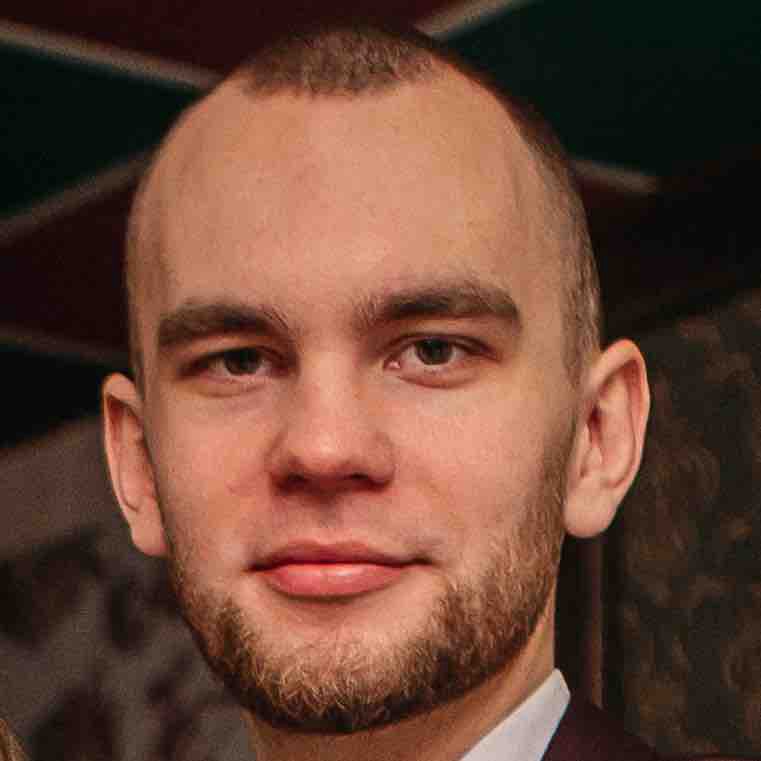Максим Николаев