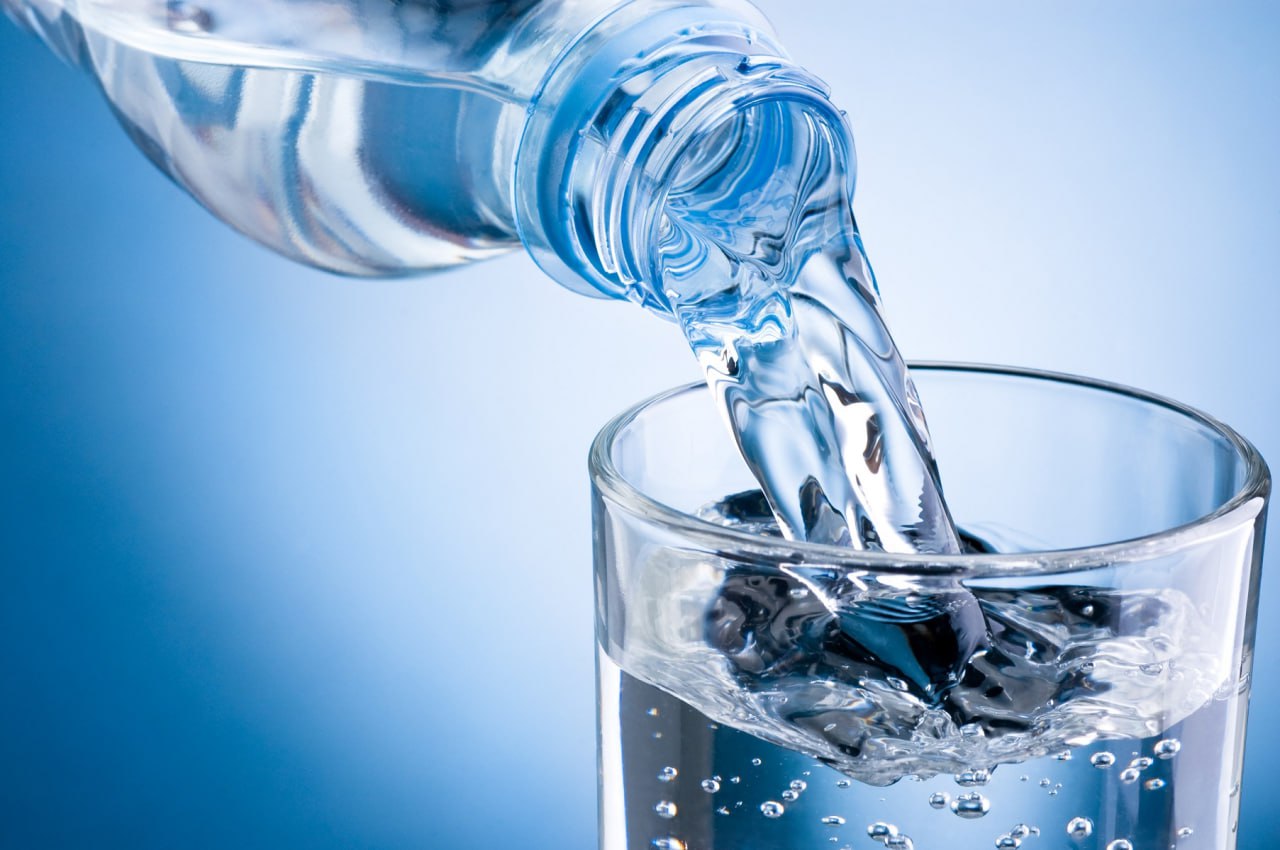 💧Что будет, если пить недостаточно воды?
Ты пьёшь достаточно воды или надеешься, что кофе и чай тоже считаются? ☕️ Если второй вариант – пора пересмотреть привычки! Давай разберёмся, что происходит с ... | Сетка — социальная сеть от hh.ru