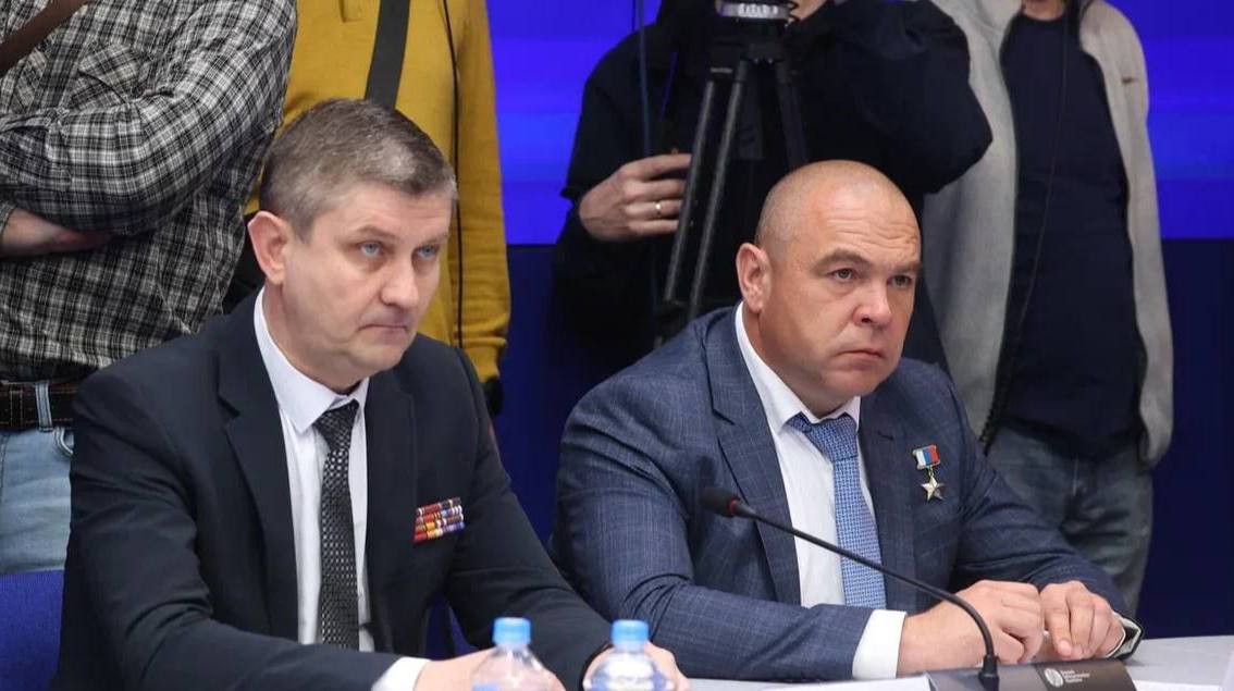 Глава Невинномысска стал участником встречи «Единой России» и ВАРМСУ
Секретарь Генсовета партии Владимир Якушев и сопредседатель ВАРМСУ Ирина Гусеву обсудили с главами муниципалитетов дальнейшее сотру... | Сетка — социальная сеть от hh.ru