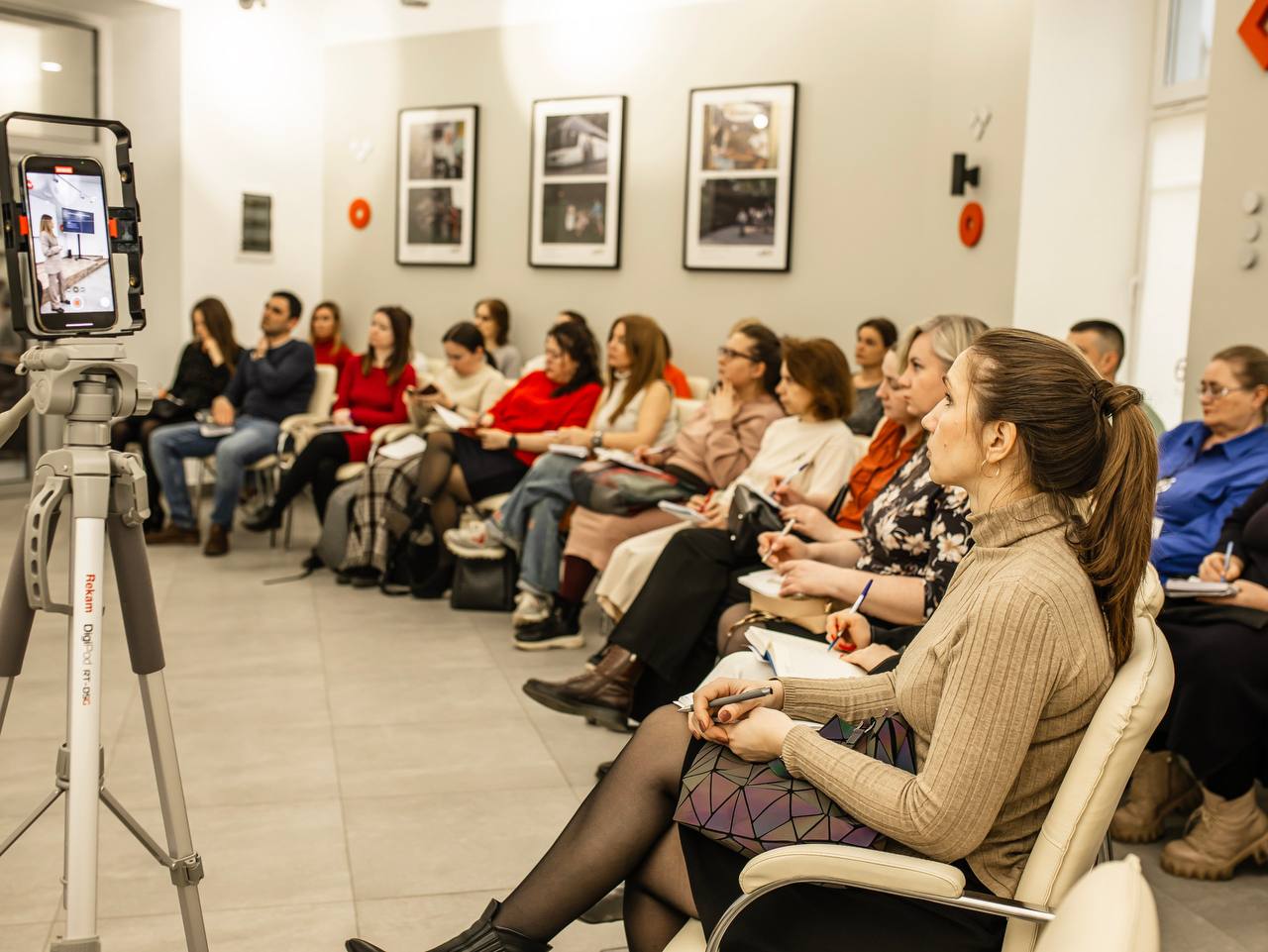 Друзья, вчера прошел мастер-класс с моим участием в Центре «Мой бизнес», посвященный созданию и продаже онлайн-курсов для предпринимателей | Сетка — социальная сеть от hh.ru