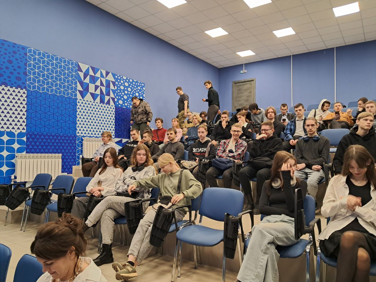 Всем привет🙌
Сегодня первая встреча марафона роуд шоу Министерства цифрового развития в Смоленске и области | Сетка — социальная сеть от hh.ru
