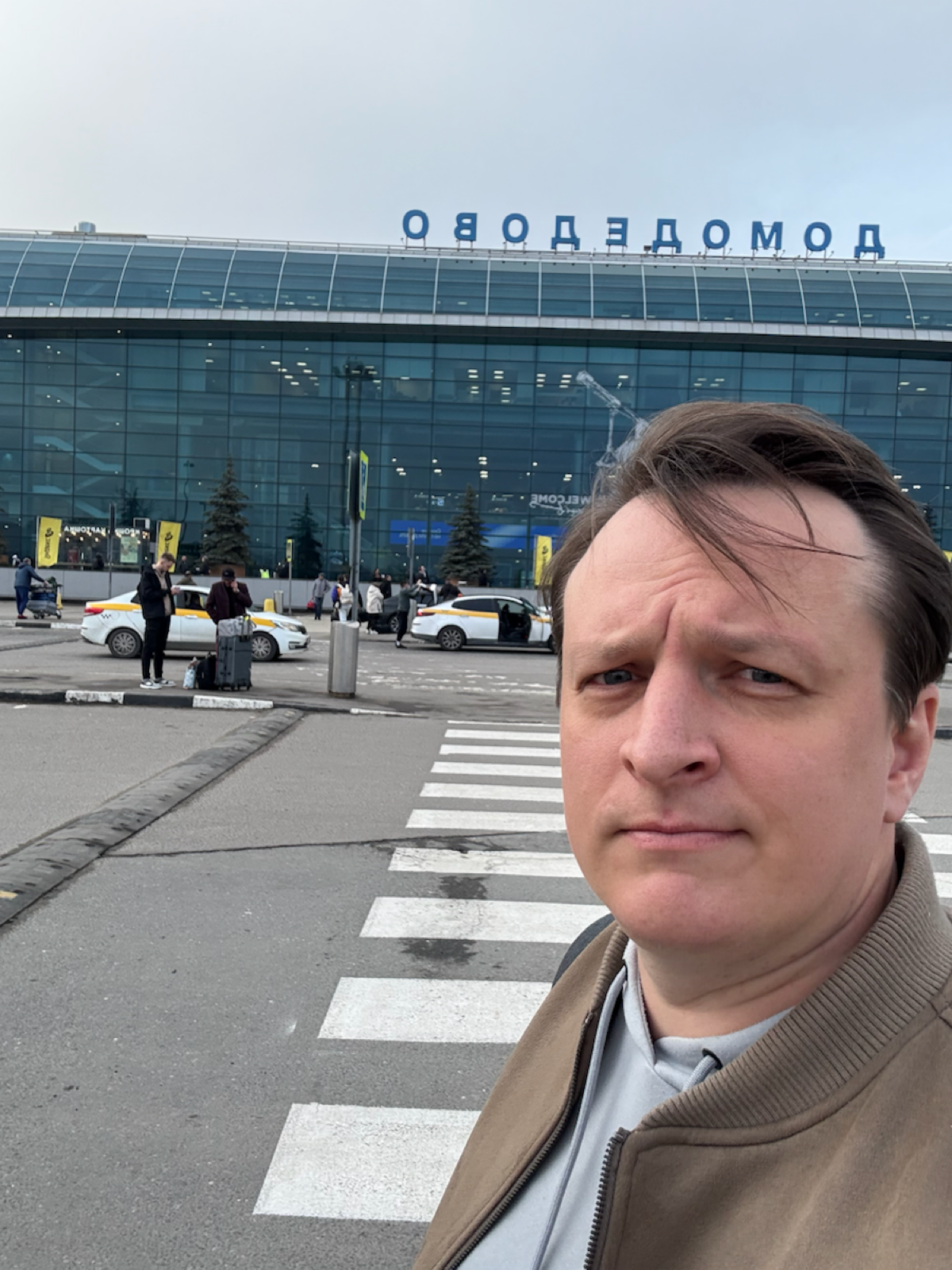 Что заметнее девушки в красном вечернем платье? | Сетка — социальная сеть от hh.ru