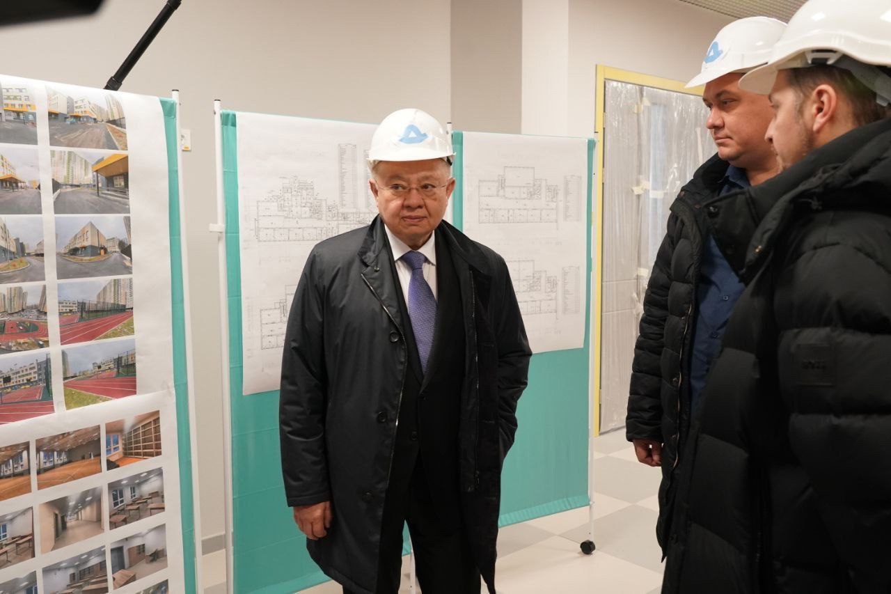 Министр строительства и ЖКХ РФ Ирек Файзуллин в рамках рабочего визита в Самару ознакомился с ходом строительства школы на 200 человек
Совместно с Министром объект посетили первый заместитель председа... | Сетка — социальная сеть от hh.ru