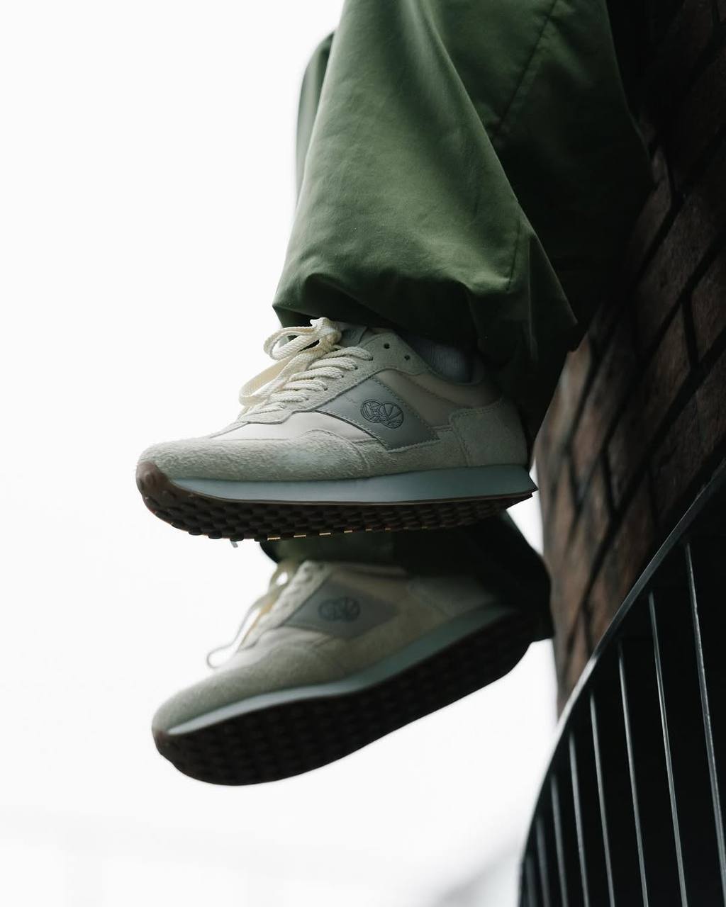 👟 Новая модель от бренда Два Мяча!
Первые кроссовки с беговым ретро силуэтом в ассортименте Два Мяча. Модель вдохновлена прошлым, но создана для современного ритма города | Сетка — социальная сеть от hh.ru