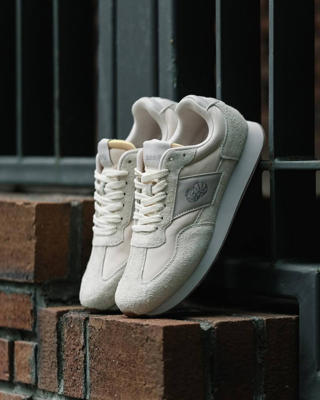 👟 Новая модель от бренда Два Мяча!
Первые кроссовки с беговым ретро силуэтом в ассортименте Два Мяча. Модель вдохновлена прошлым, но создана для современного ритма города | Сетка — социальная сеть от hh.ru