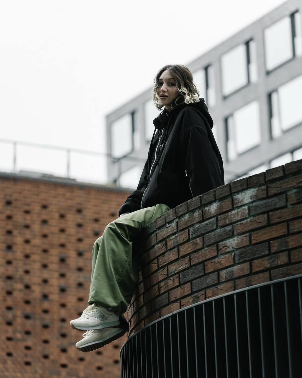 👟 Новая модель от бренда Два Мяча!
Первые кроссовки с беговым ретро силуэтом в ассортименте Два Мяча. Модель вдохновлена прошлым, но создана для современного ритма города | Сетка — социальная сеть от hh.ru