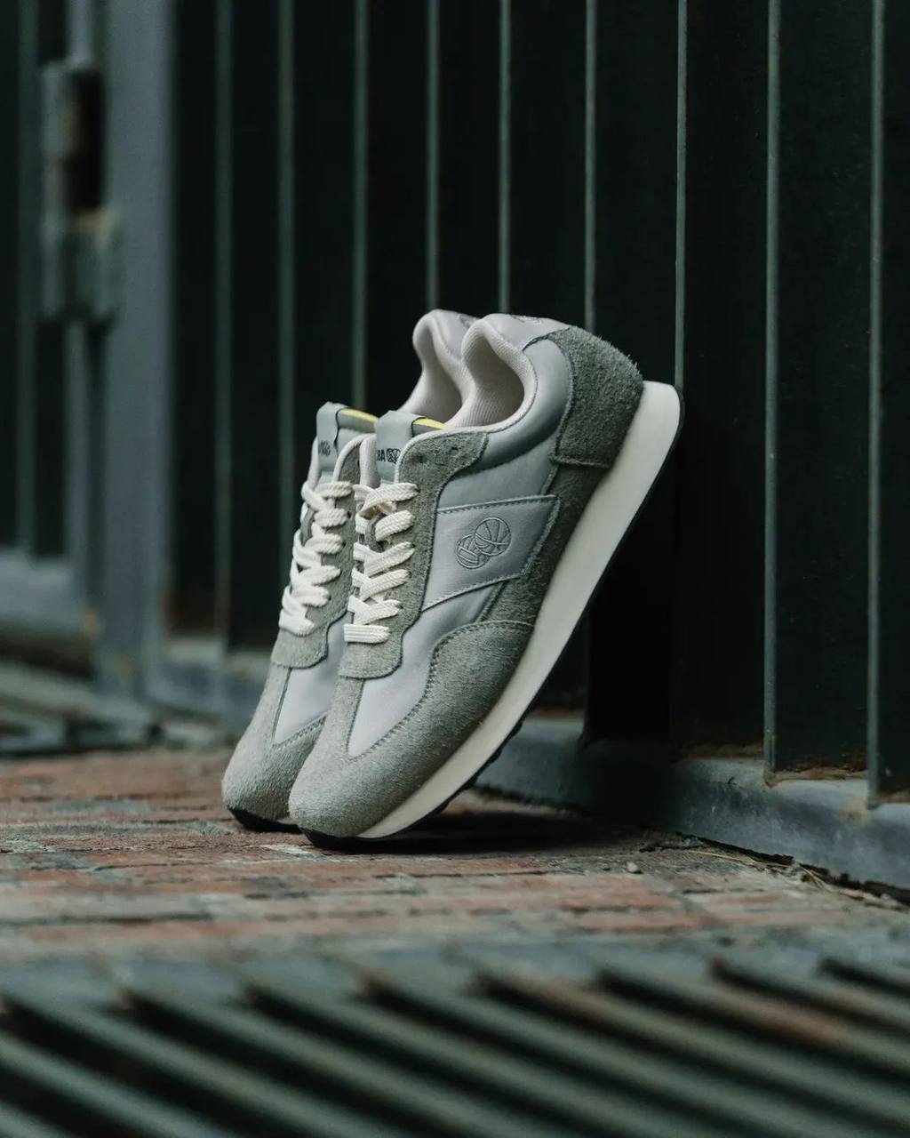 👟 Новая модель от бренда Два Мяча!
Первые кроссовки с беговым ретро силуэтом в ассортименте Два Мяча. Модель вдохновлена прошлым, но создана для современного ритма города | Сетка — социальная сеть от hh.ru