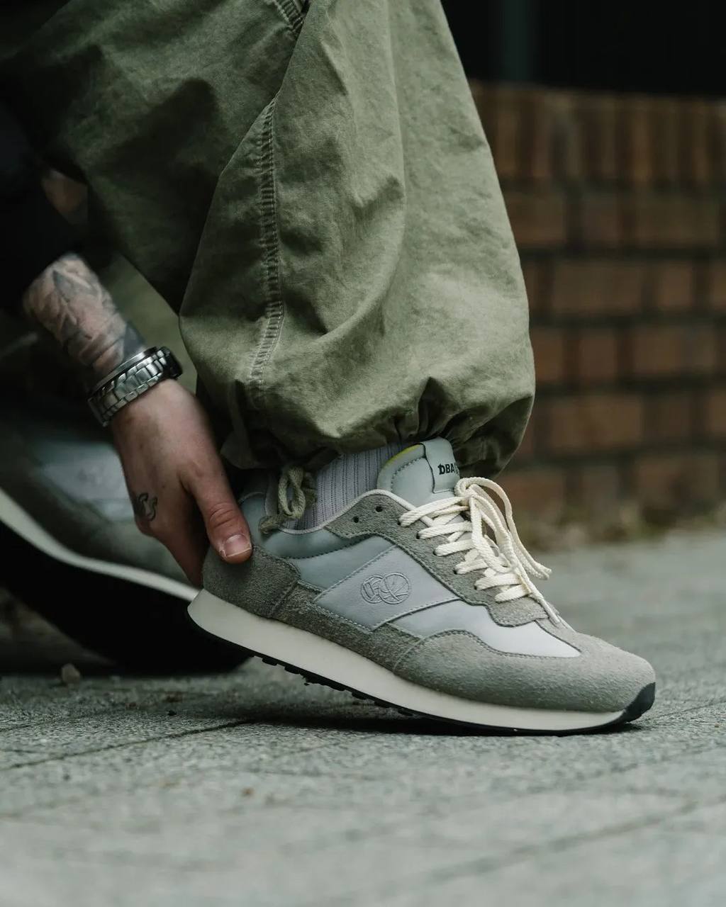 👟 Новая модель от бренда Два Мяча!
Первые кроссовки с беговым ретро силуэтом в ассортименте Два Мяча. Модель вдохновлена прошлым, но создана для современного ритма города | Сетка — социальная сеть от hh.ru