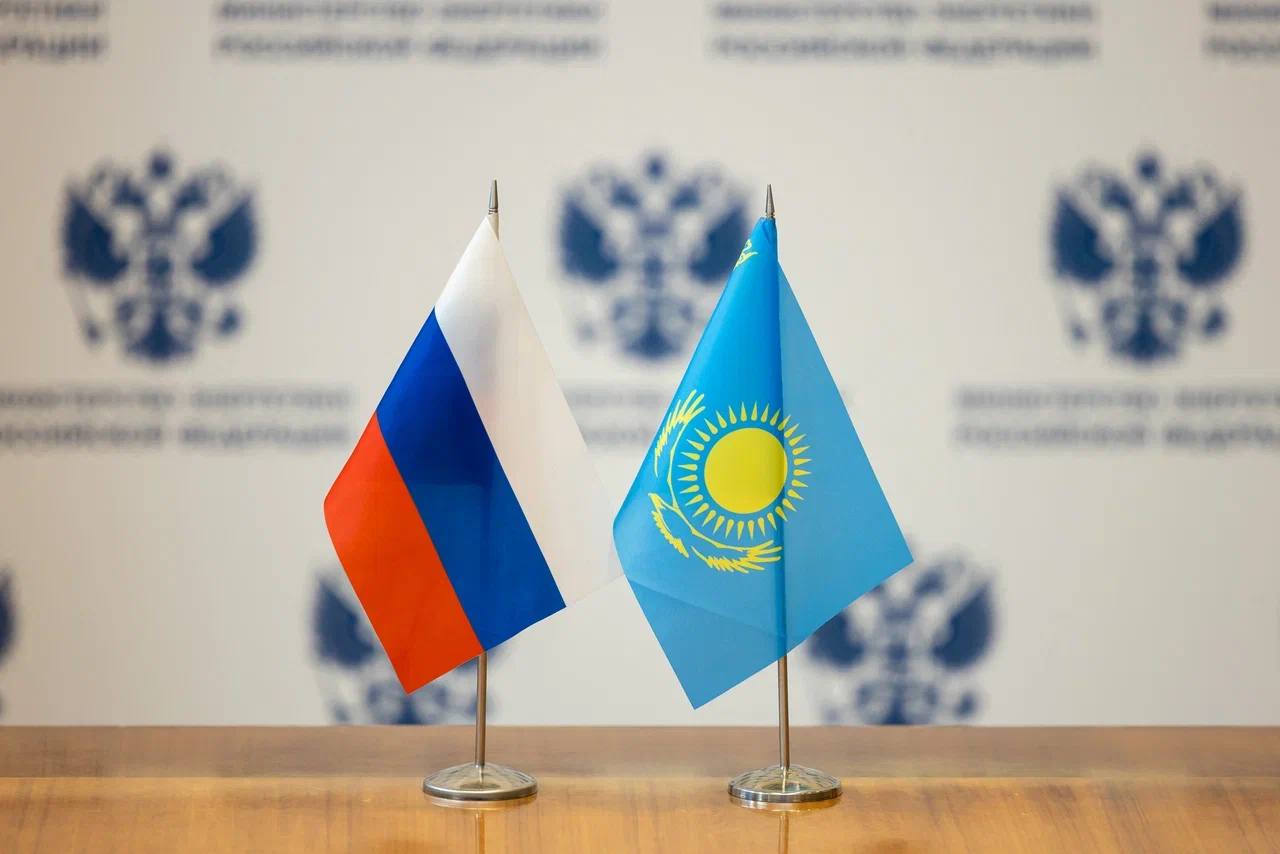🇷🇺🇰🇿 Сергей Цивилев провёл рабочую встречу с Министром транспорта Республики Казахстан Маратом Карабаевым
 
Во встрече также приняли участие представители АО «НК «Казахстанские железные дороги» и Посо... | Сетка — социальная сеть от hh.ru