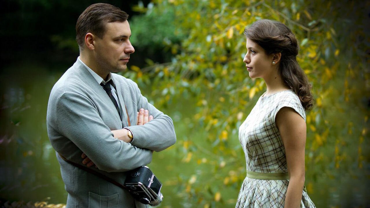 #чтопосмотретьОттепель (2013)
Один из лучших российских сериалов по мнению большинства критиков. Телевизионная ретро-драма Валерия Тодоровского с говорящим названием «Оттепель» | Сетка — социальная сеть от hh.ru