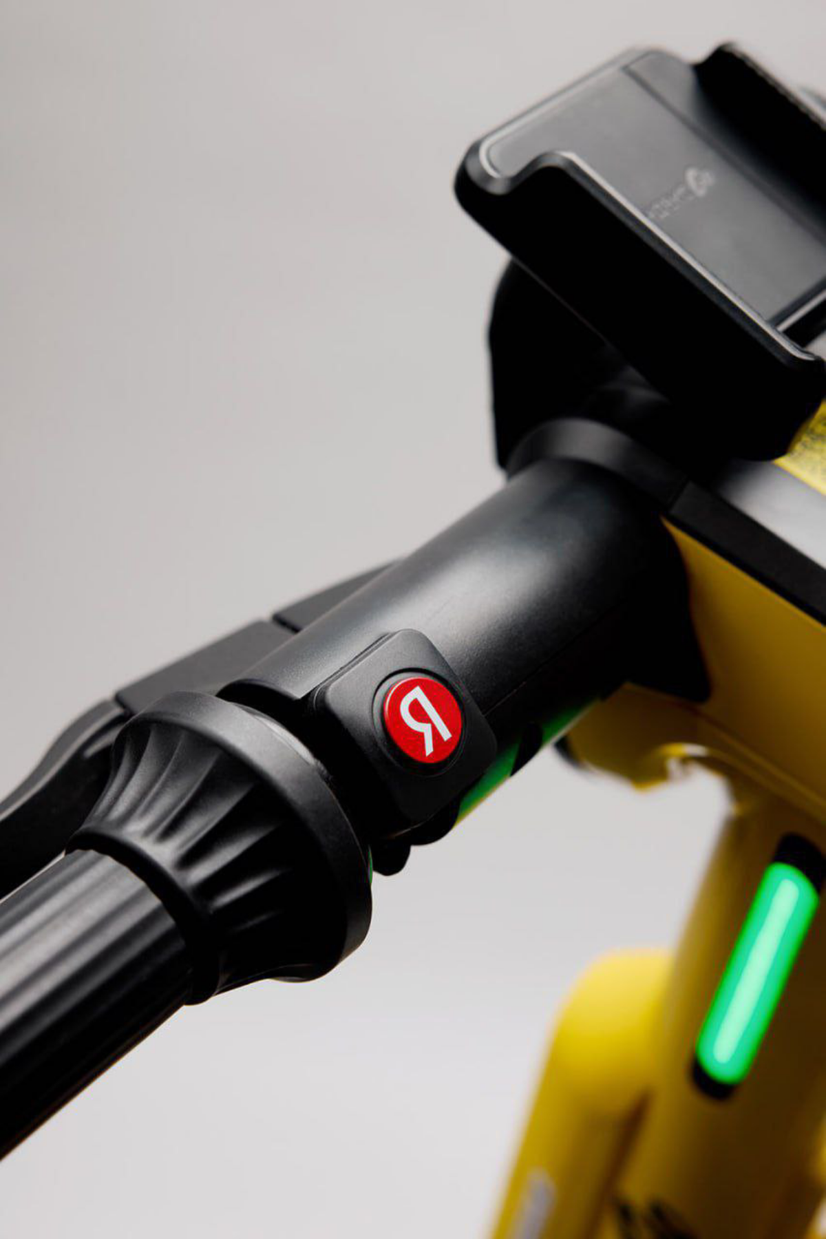 Умный самокат
Сейчас экватор марта, а это значит, что скоро из под снега покажутся весенние электросамокатики (если у вас бомбит от петушеринга, то рекомендую готовить кукуху заранее)
Кикшеринг Яндекс... | Сетка — социальная сеть от hh.ru