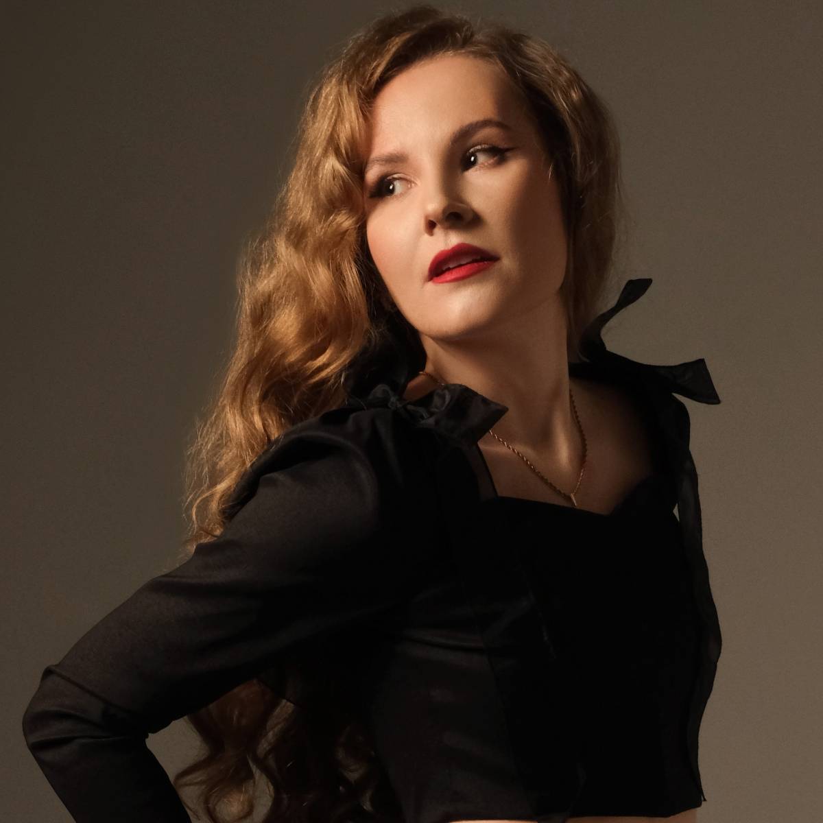 Алена Петенева