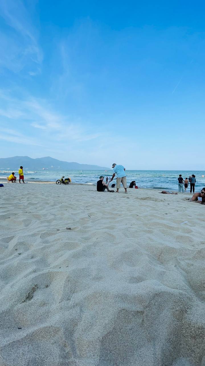 Прокрастинация. Не получается. Клиенты не приходят. Успех не случается. 
Город Дананг, вчера. 
Подходит ко мне на пляже мужичок. Сует флаер, говорит, «друг, мы сегодня будем играть ска в баре у Тома | Сетка — социальная сеть от hh.ru