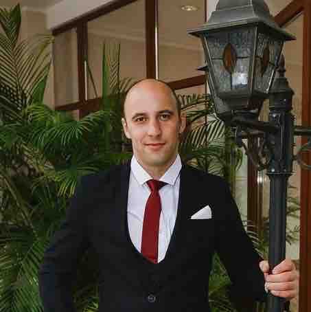 Олег Рустамов