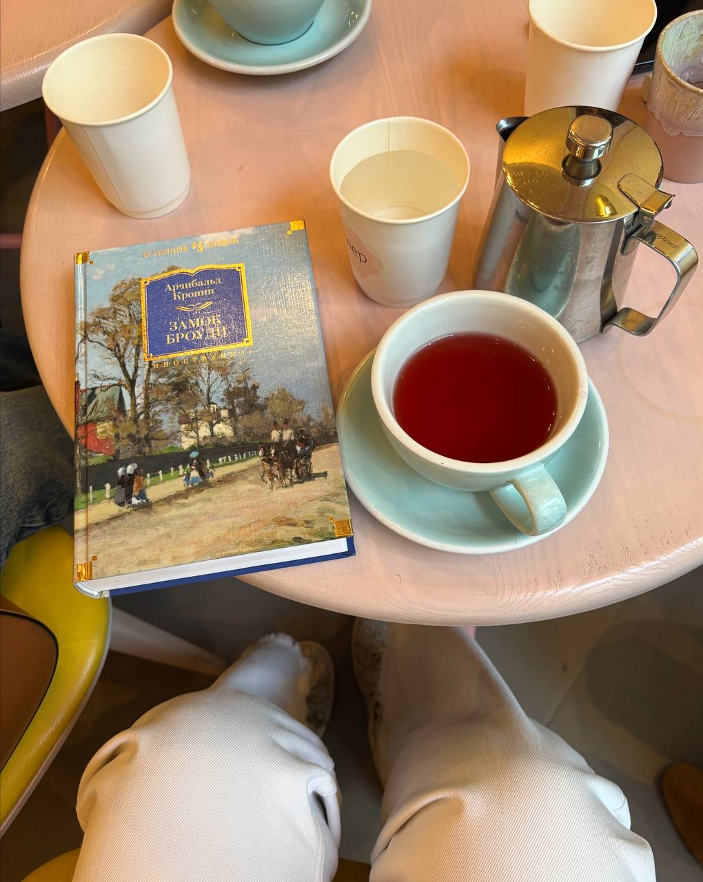 Путь мой горек, но я с него не сверну
Сегодня прошла очередная встреча книжного клуба, прекрасной Даши «букрер» | Сетка — социальная сеть от hh.ru