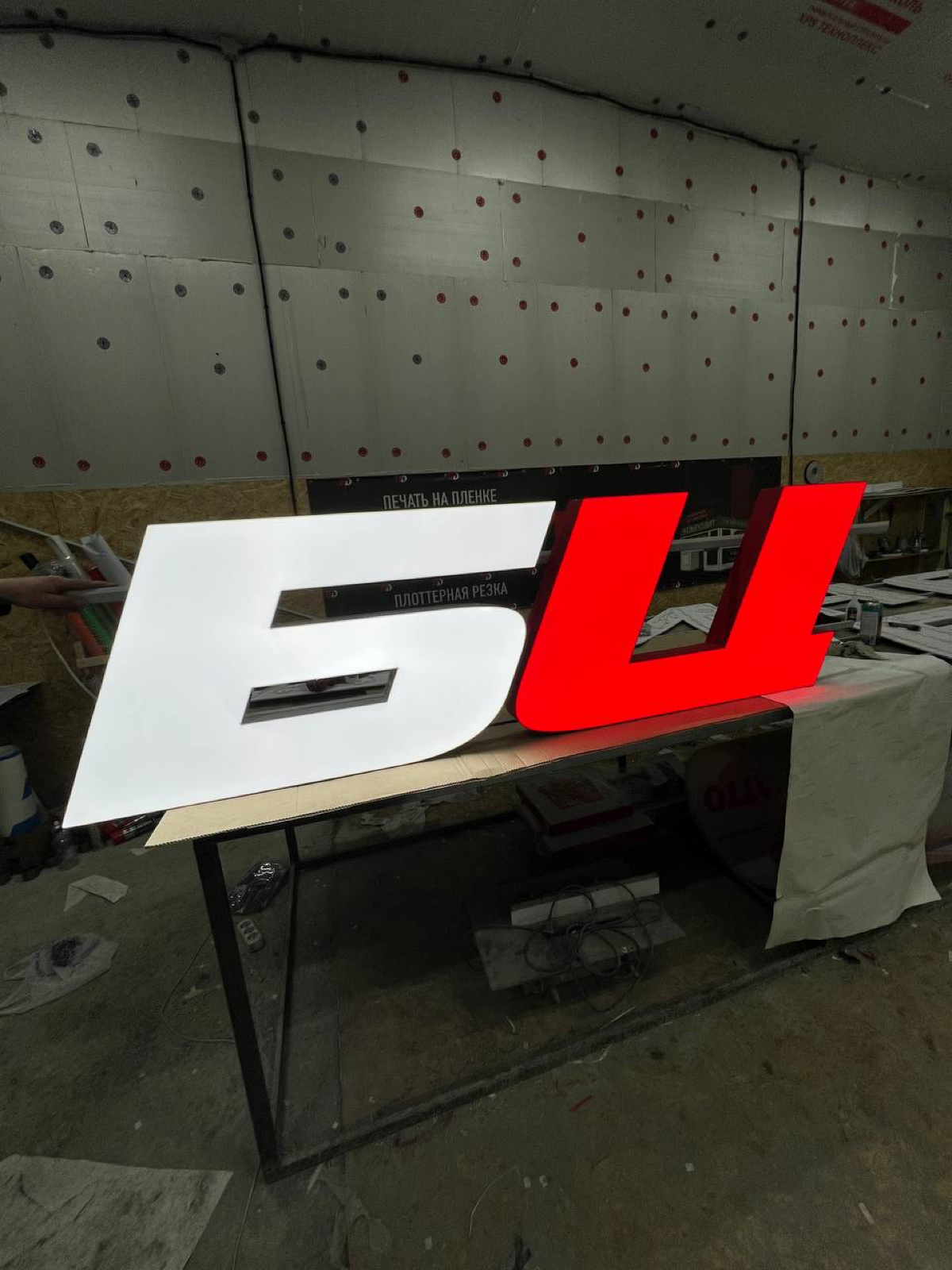 Наши работы по изготовлению световых вывесок | Сетка — социальная сеть от hh.ru