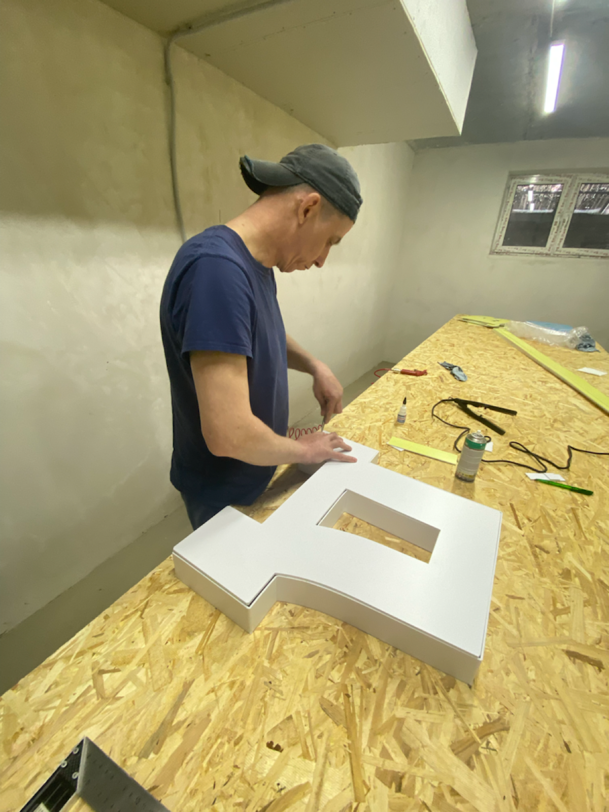 Наши работы по изготовлению световых вывесок | Сетка — социальная сеть от hh.ru