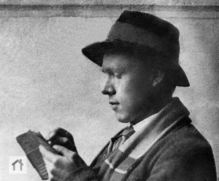 Божe как мнe нужно много дeнeг.
Даниил Хармс, днeвники | Сетка — социальная сеть от hh.ru