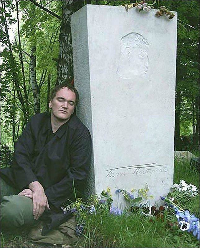 2004 год. Переделкино. Квентин Тарантино на могиле Бориса Пастернака, своего литературного кумира с самого детства
В июне 2004-года на 26-й Московский кинофестиваль приехал Квентин Тарантино | Сетка — социальная сеть от hh.ru