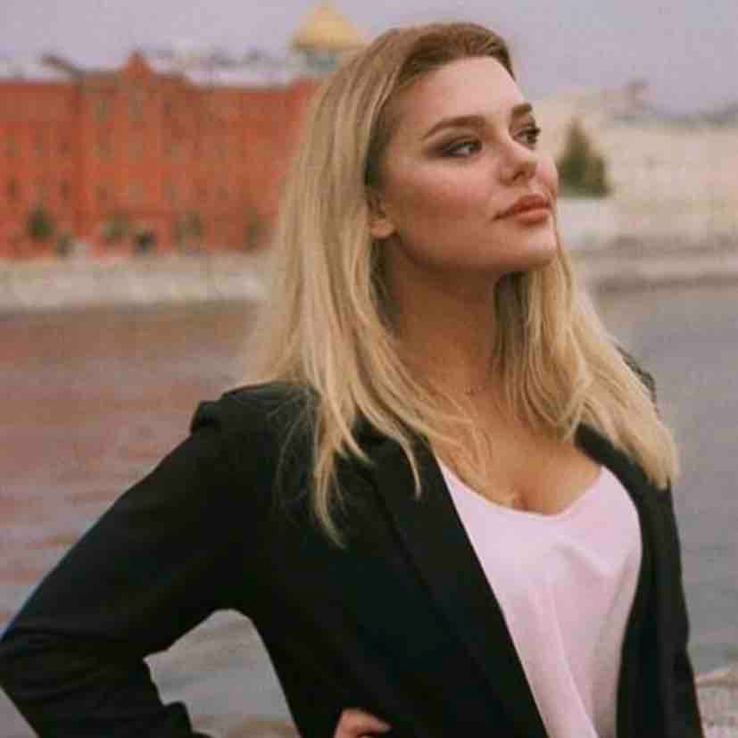 Оля Дронова