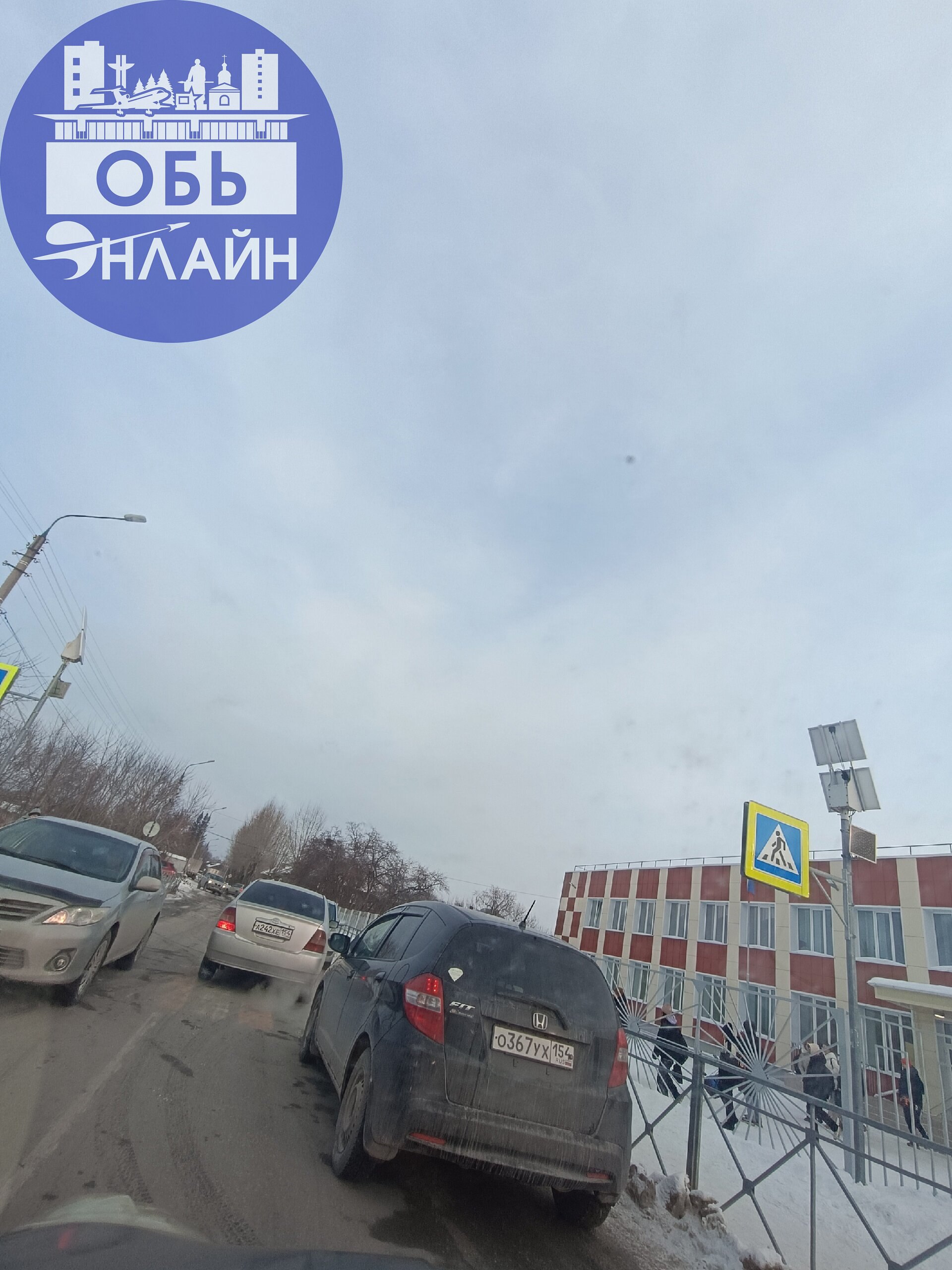 ↗ Чем руководствуются люди, которые своих детей довозят прям до ворот школы и стоят ждут пока ребенок зайдет,или наоборот забирают и так же стоят ждут прям около входа ( тем самым создавая затор,для т... | Сетка — социальная сеть от hh.ru