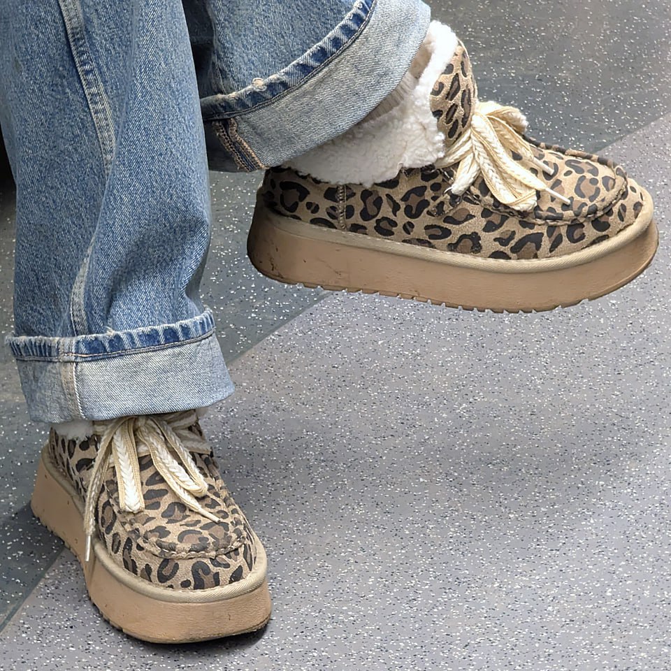 А кто-то из охотниц ещё не спрятал свои зимние лапки 😁
Вот и правильно, зима ещё напоминает о себе ☝️
Есть вот тут
🪙Цена#1
И о погоде ❄️
Сегодня в Москве снег
Утром -4 🌤
Днём -3 🌤
Вечером -2 🌤
#обувь ... | Сетка — социальная сеть от hh.ru