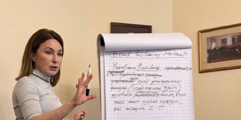 Иногда для движения проекта дальше нужна внешняя помощь, волшебный пинок сами знаете какой/ куда. Сегодня примерно таким образом можно определить страт сессию с топ менеджментом Чеховского фестиваля | Сетка — социальная сеть от hh.ru