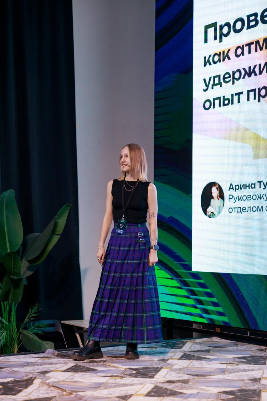 Лиза посмотрела на экран перед началом Хабр Семинара и сказала: «Чувствую, вайб хороший». Так и вышло.  
Год назад мы начали путь офлайн-ивентов. А сейчас? Сейчас у нас 163 гостя на сложной теме | Сетка — социальная сеть от hh.ru